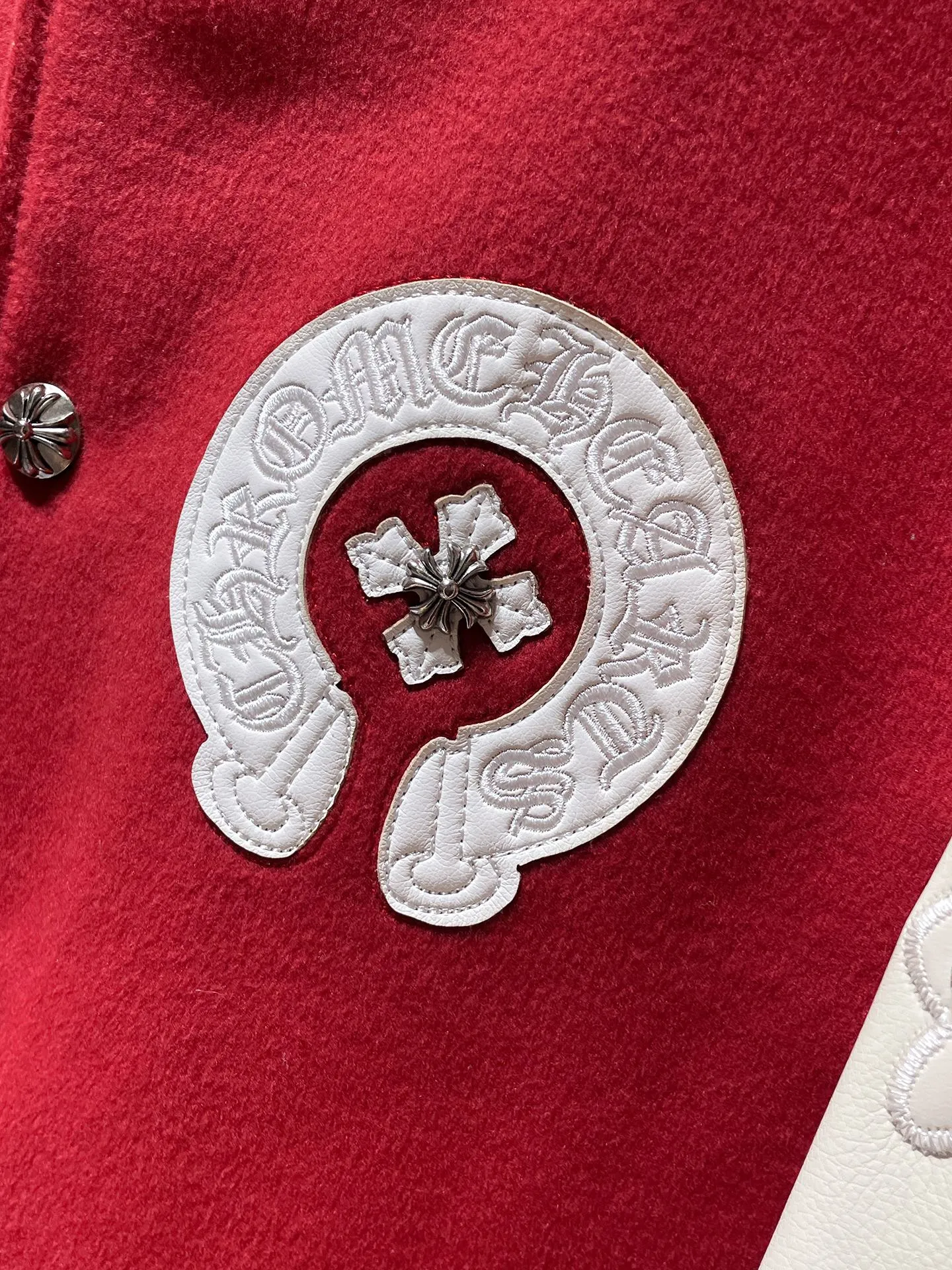 P436 Chrome Hearts 🍁Winter clothing is here🍁 Sanskrit cross woolen leather sleeves spliced ​​with baseball embroidery cotton clothes, heavy embroidery ➕ special craftsmanship for double sleeve splicing, counter synchronization, heavy industry! ! Customized version of thickened woolen fabric, silk lining, customized version of hardware, not the ordinary version on the market! ! 🌈Recommended colors: black red 🌈Code numbers: S, M, L, XL